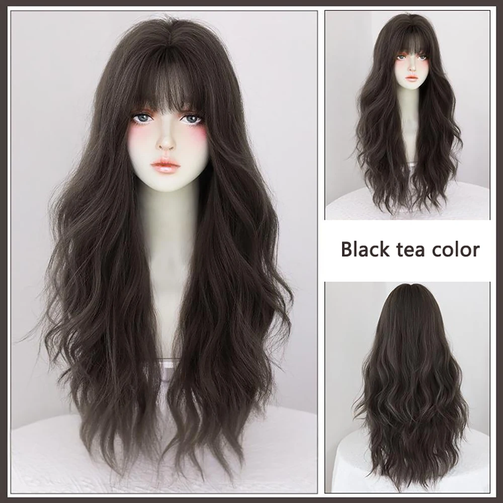 ผมสังเคราะห์สีน้ำตาลขนาด 26 นิ้ว มีลอนหยิกเป็นธรรมชาติ มีความนุ่มฟูและมีหน้าม้า เหมาะสำหรับวิกผมสำหรับเล่นบทบาทในงานปาร์ตี้ประจำวันของผู้หญิง