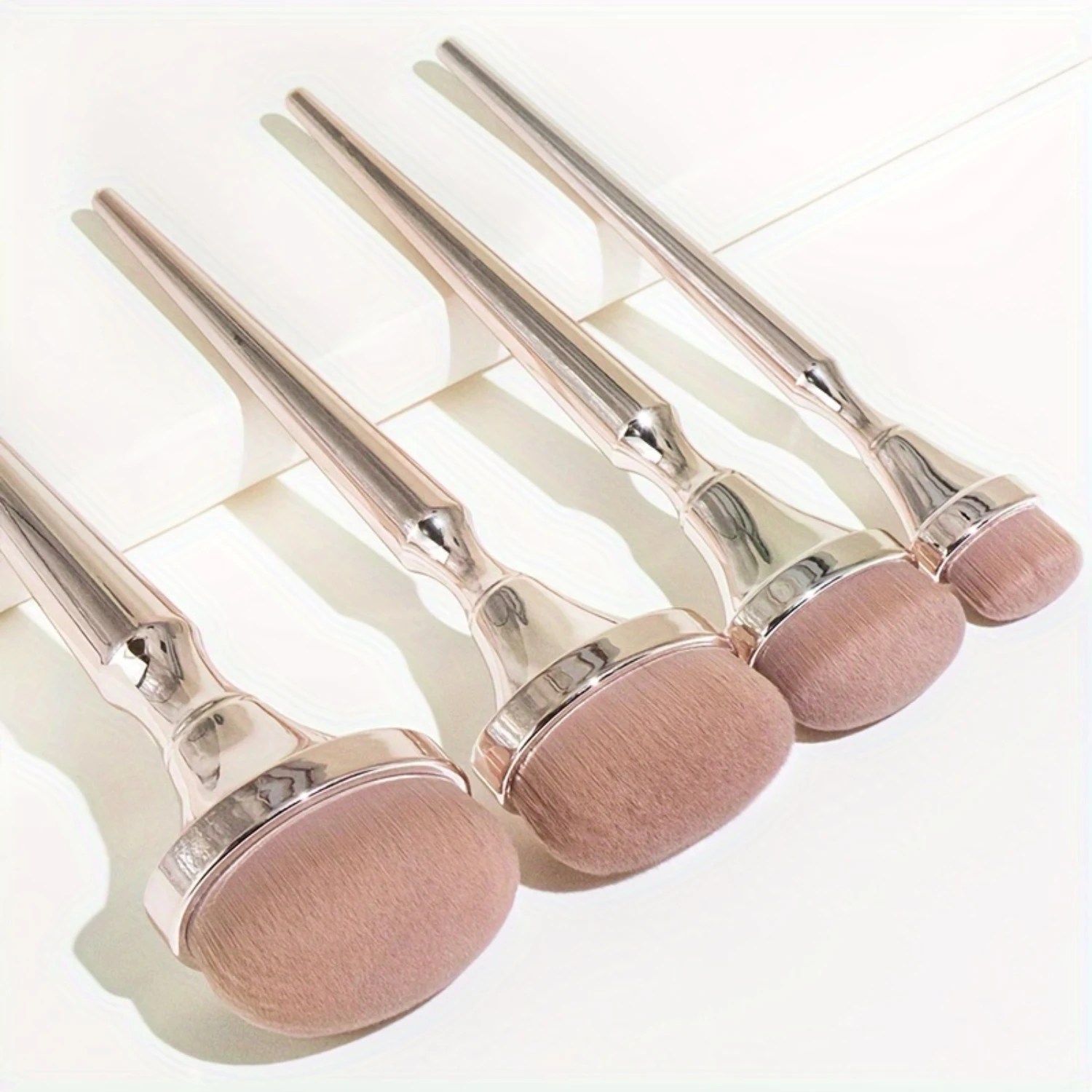 ชุดแปรงแต่งหน้ารูปไข่ระดับพรีเมียม 9 ชิ้น - ด้ามจับชุบไฟฟ้า ไร้แอลกอฮอล์ ทุกสภาพผิว - ของขวัญสําหรับผู้หญิงในอุดมคติ