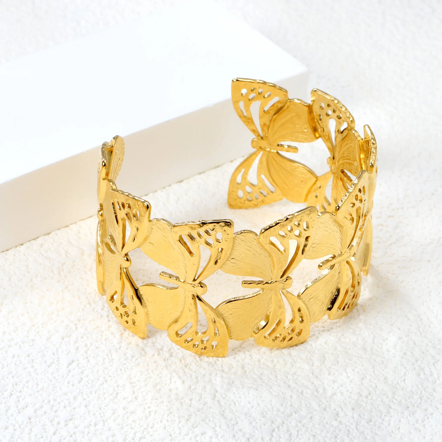 LUXUSTEEL Flower Shape Cuff Bracelets Bangles Women\'s Stainless Steel 18k Golden Plated No Fade Bangles Casting Aesthetic Couple