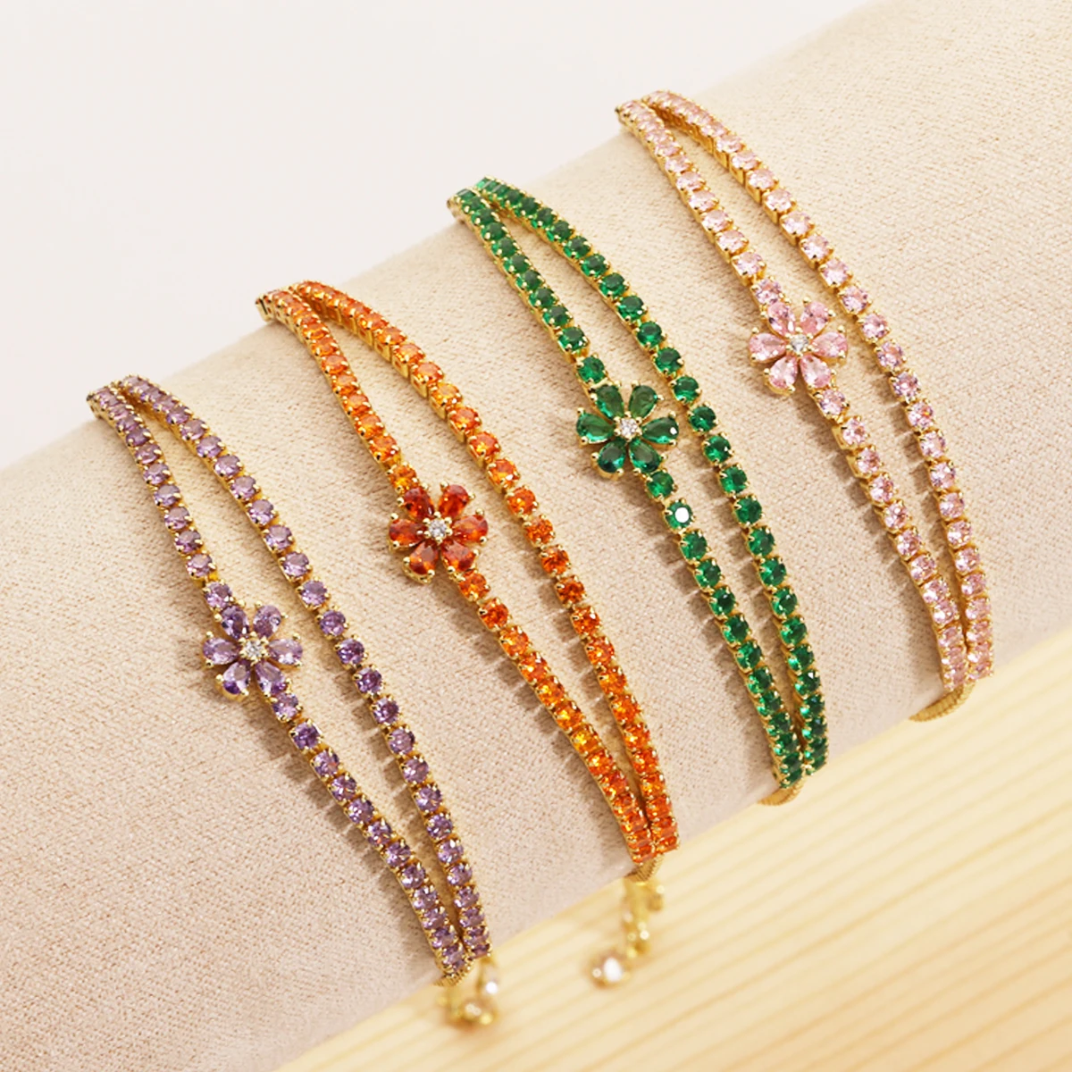 Doppelschichtiges Blumen-glänzendes Charm-CZ-Tennisarmband für Frauen, Zirkon-Schmuck, verstellbar, 18 Karat vergoldet, Box-Kettenarmbänder, Geschenk