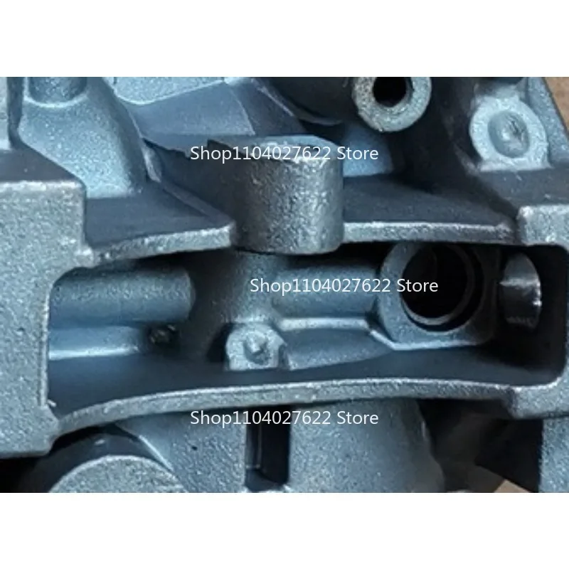 

1pcsCarburetor Robin EY28B EY28CCarburetor Robin EY28B EY28C