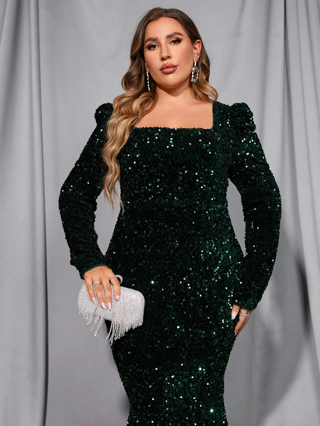 Elegante vestido de noche de sirena con lentejuelas y cuello cuadrado de talla grande con mangas de burbuja, perfecto para galas con lazo negro, eventos de resort de lujo