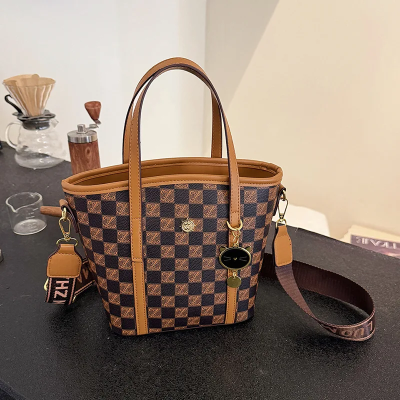 

2025 Designer Printed Bucket Bag for Women - Fashionable Shoulder Crossbody Purse with Unique Pattern, Stylish Small Handbag
