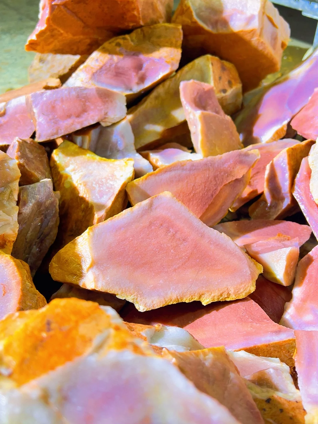 

Natural Decoration Stone Crafts Red Dongling Jade Aventurine Ore Specimencrystals and Stones Healing Wiccan Home Decor