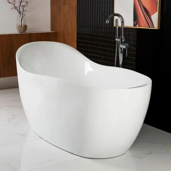 Luxury 67-inch freestanding soaking tub acrylic