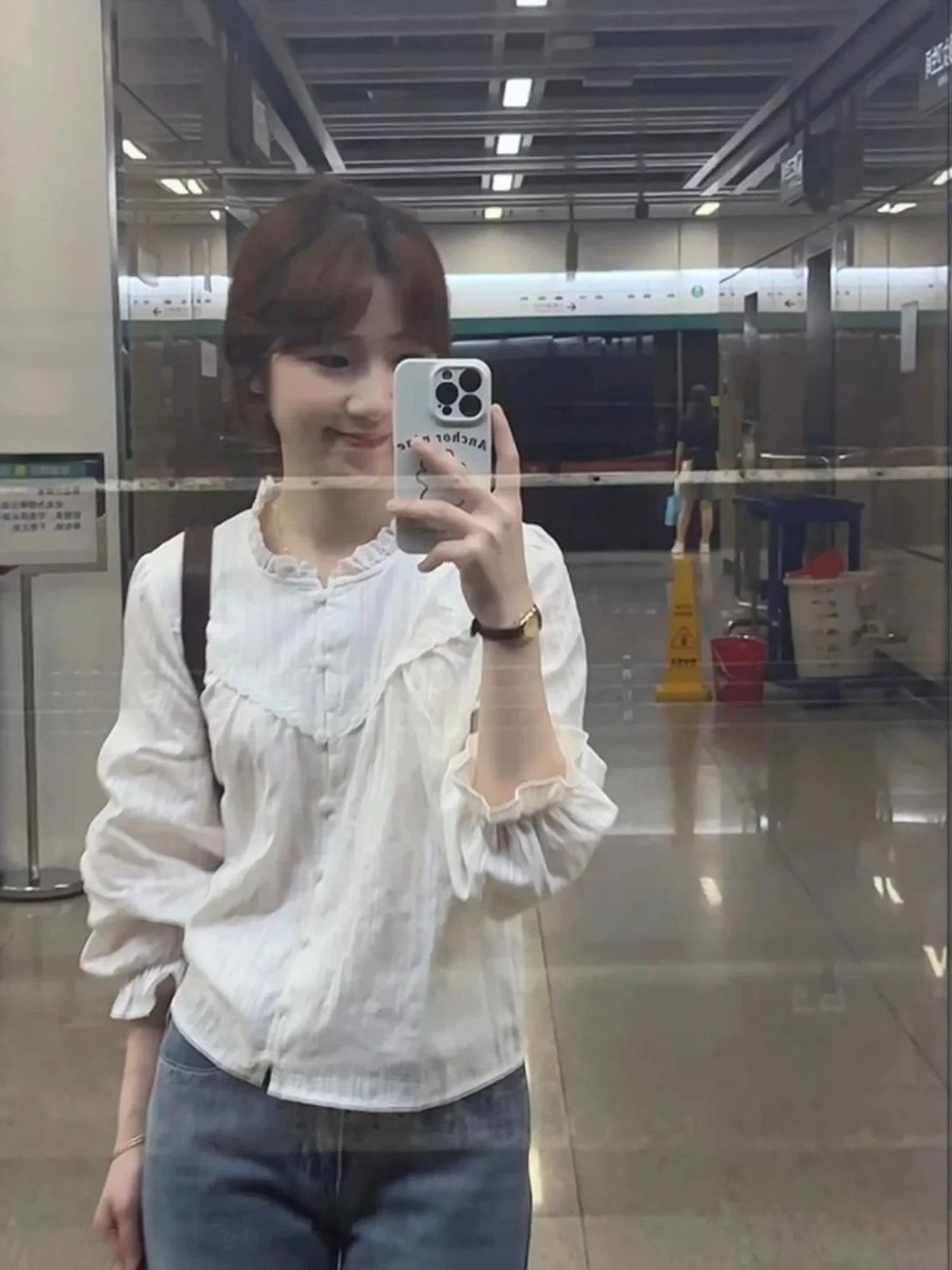 Fashionable Lace Blouse Women Spring Autumn 2026 New Style Ageless Versatile Base Shirt French Style Loose Fit Button Detail