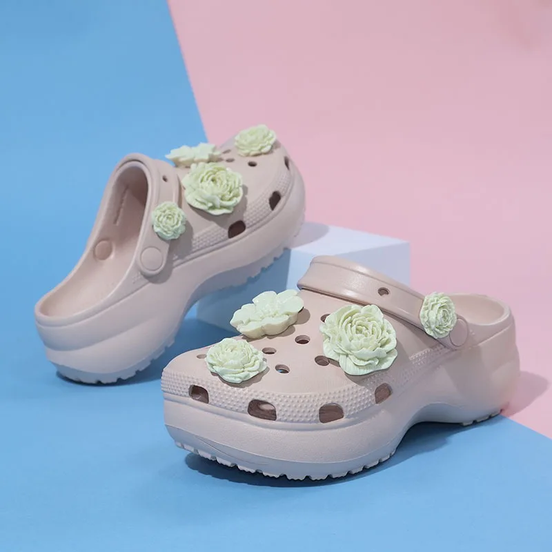Trendy and Fashionable Summer Baotou Slippers, Thick soled Breathable and Anti slip EVA Garden Shoes for Outer Wear