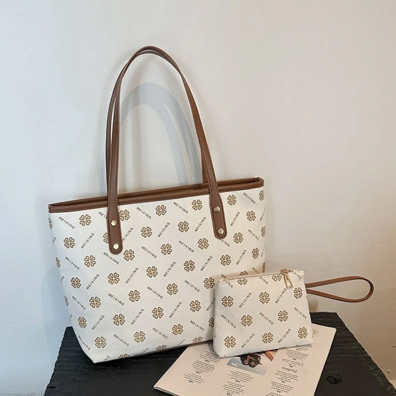 

Elegant Women's Handbag Crafted From Soft Leather, Popular Classic Style With Detachable Strap For Versatility