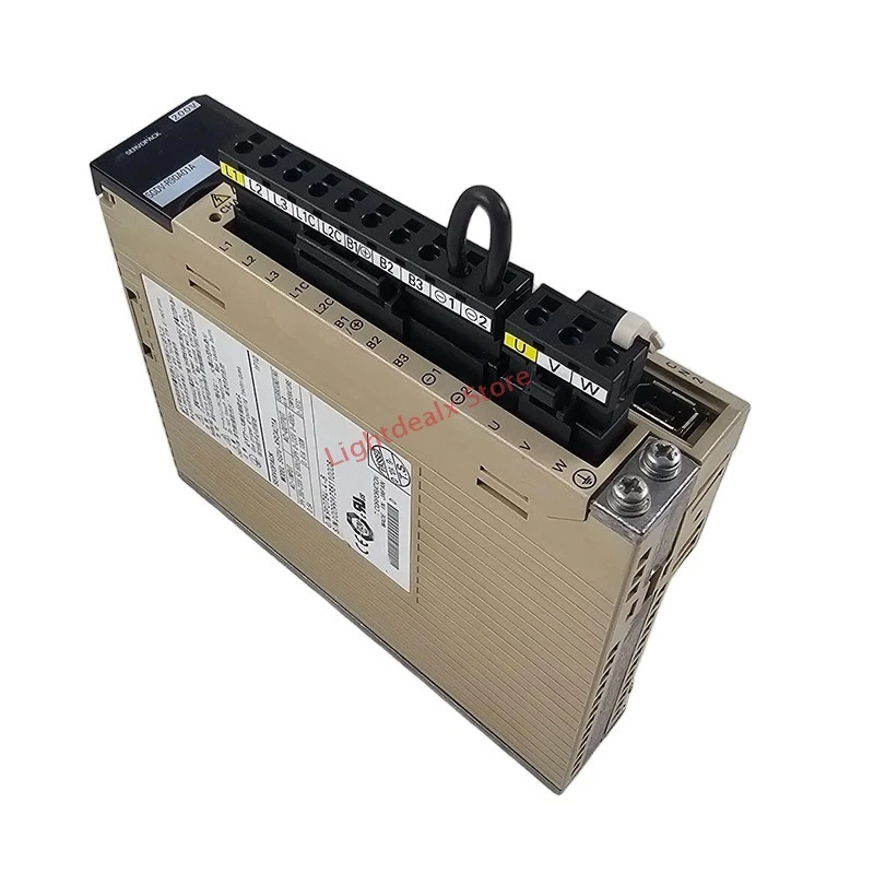 1 個の真新しい PLC モジュールボックス SGDV-R90A01A SGDVR90A01A