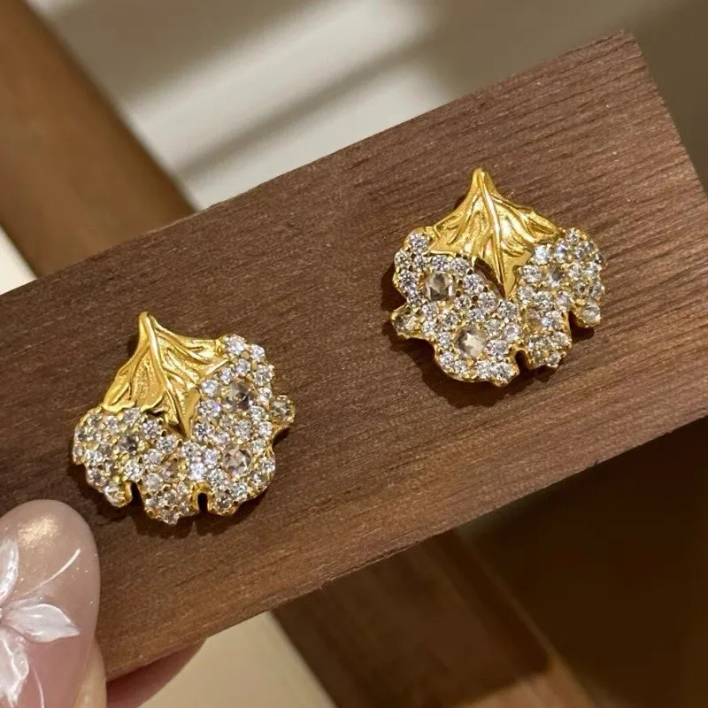 Maple Leaf Shape Fashion Design Full Bling Diamonds Stud Earrings Woman Vintage French Style 18K Gold Filles Silver 925 Jewelry