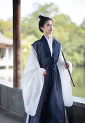 Ming Dynasty hanfu wide sleeved cloud patterned yarn Taoist robe can be paired with a cloak and a protective belt, suitable for