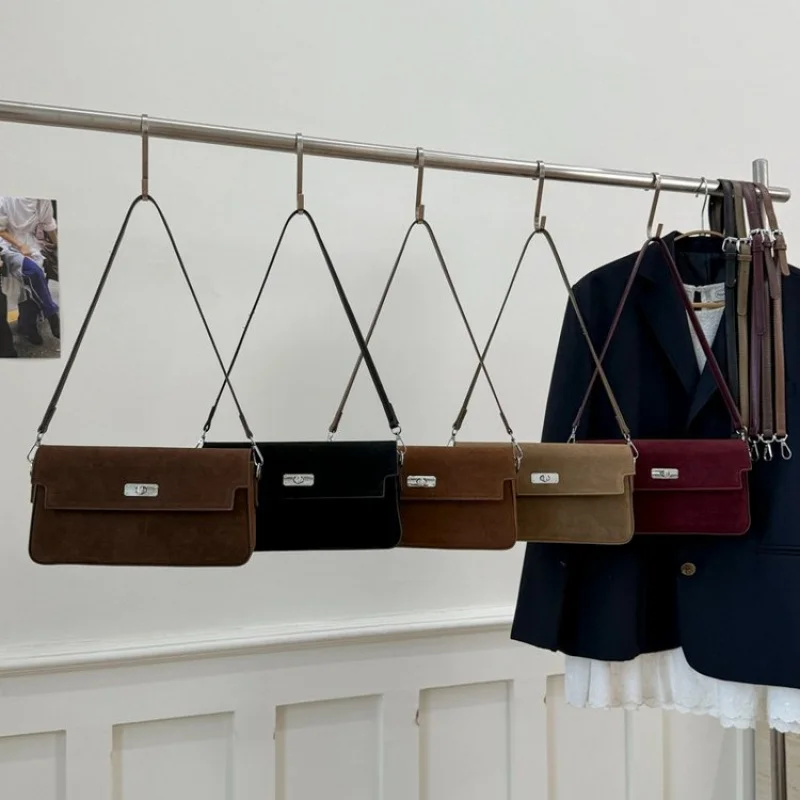 กระเป๋าโท้ทสำหรับสุภาพสตรี ทำจากหนังคุณภาพดี โดดเด่นด้วยดีไซน์ทันสมัยแบบปารีส น้ำหนักเบา เหมาะสำหรับใช้ในชีวิตประจำวัน ​