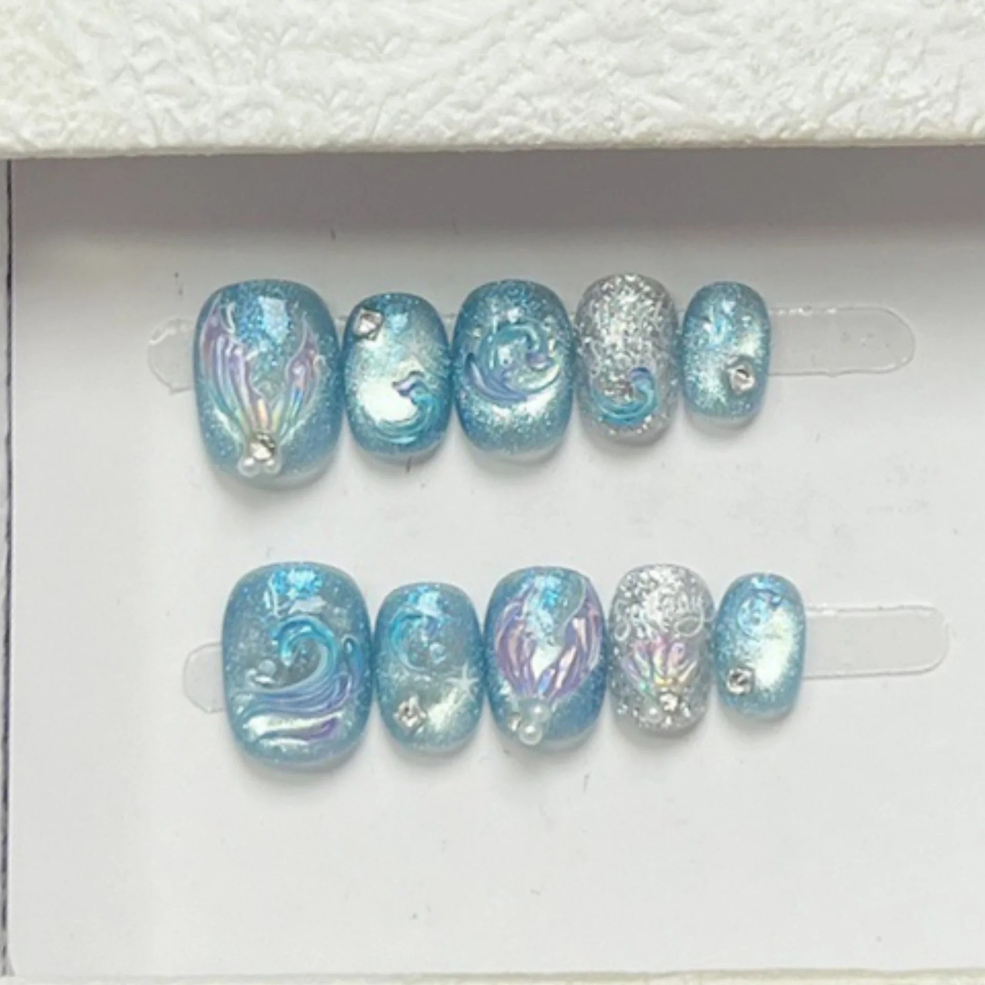 10 pçs acabado artesanal unhas falsas dicas gradiente azul olho de gato curto redondo falso arte do prego wearable pó brilhante imprensa em unhas