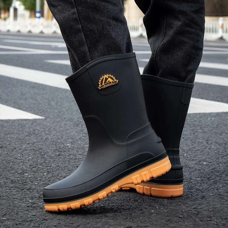 New Men's Waterproof Rain Shoes Kitchen Anti-slip Rain Boots Mid-calf Fashionable Rubber Shoes Korean Style Casual Wholesale