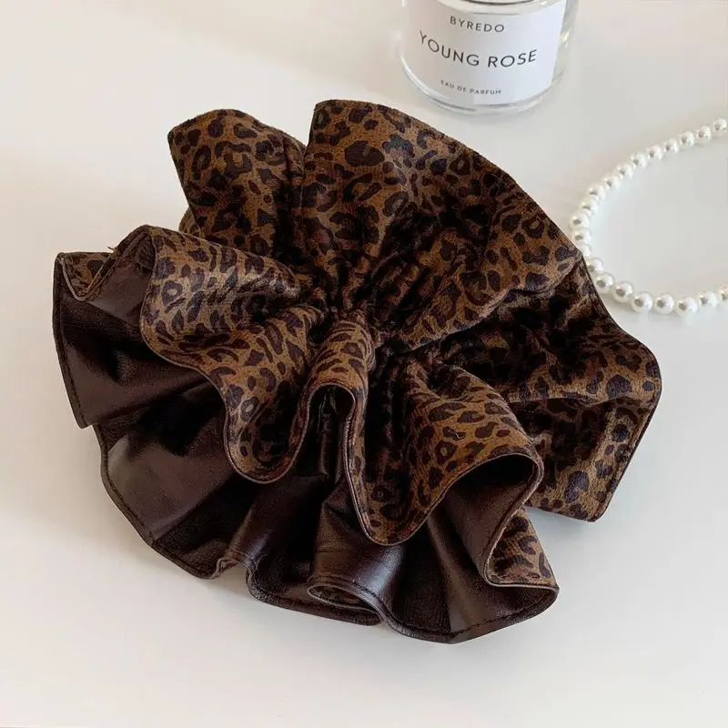 1pc Korean-style brown leopard print leather high-end woman's bun headband oversized hair tie retro hair accessory
