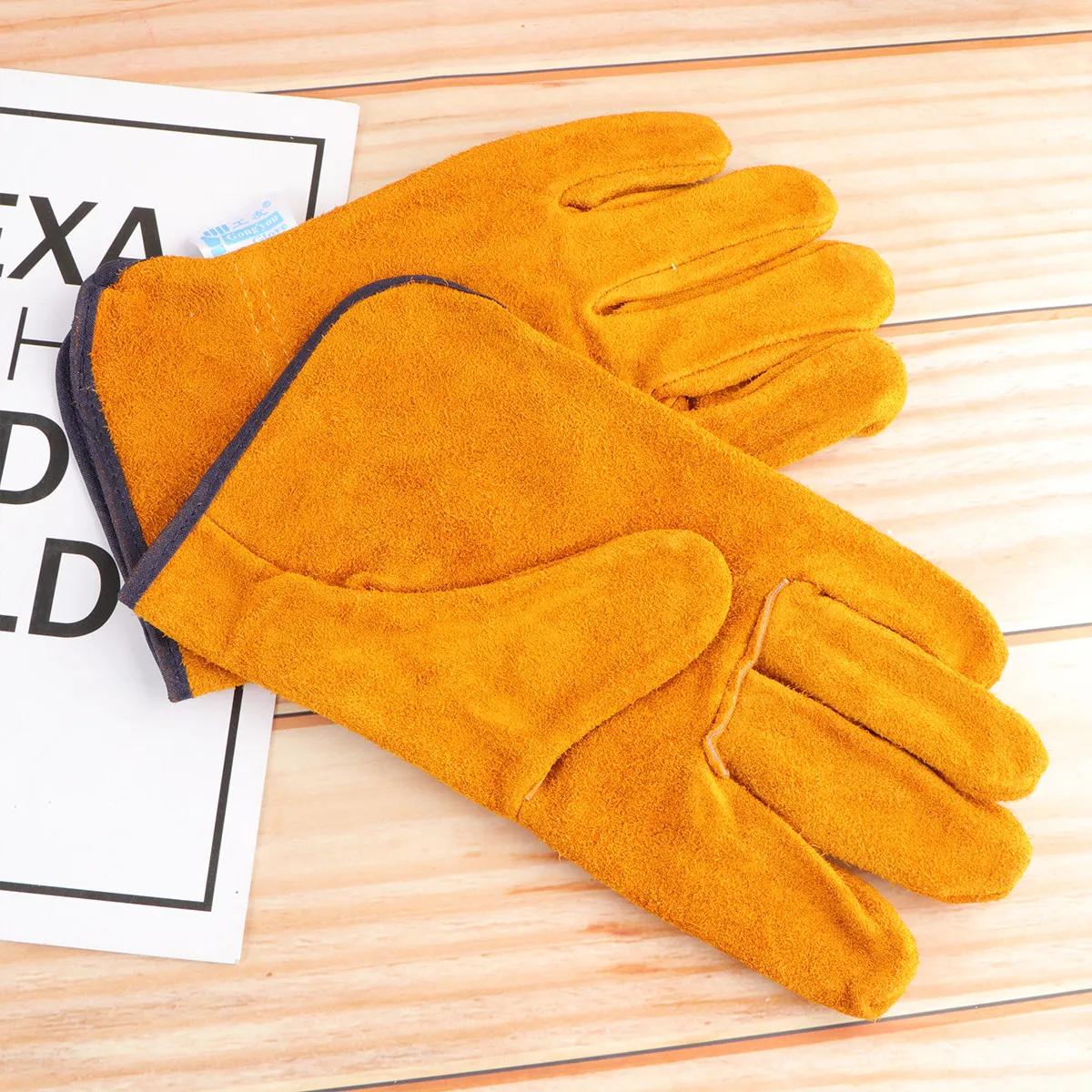 

1Pair Heavy Duty Full Heat Insulation Gloves for Welding Barbecue Furnace Firewood Handling Soldering Gardening Feed