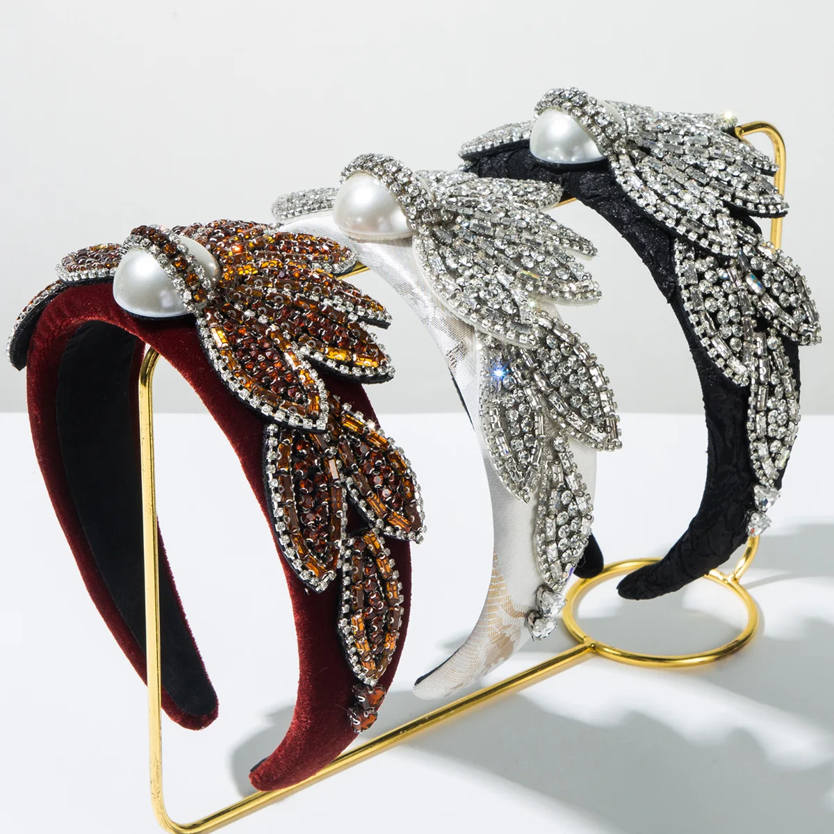 

Корейский стиль, осенне-зимняя губка, бархатная ткань, цветочная корона, повязка на голову с бриллиантами и жемчугом, великолепные вечерние аксессуары для волос