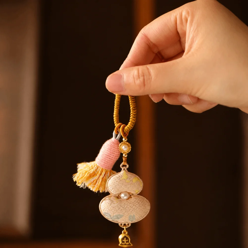 Handmade Brocade Gourd Pendant Good Luck Ethnic Style Tassel Gourd Keychain Lightweight Versatile Traditional Bag Charms
