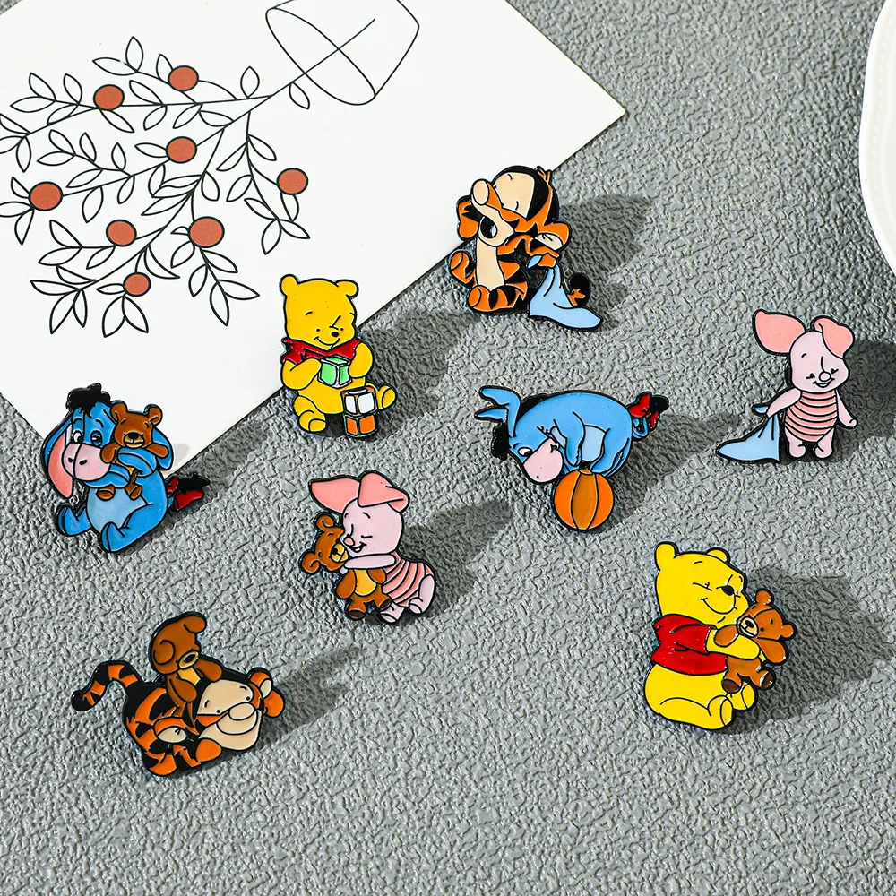 New Disney Winnie The Pooh ป้ายโลหะรูปการ์ตูน Pooh Bear Piglet Tigger เคลือบ Pins สําหรับผู้หญิงน่ารักเครื่องประดับอุปกรณ์เสริมของขวัญ