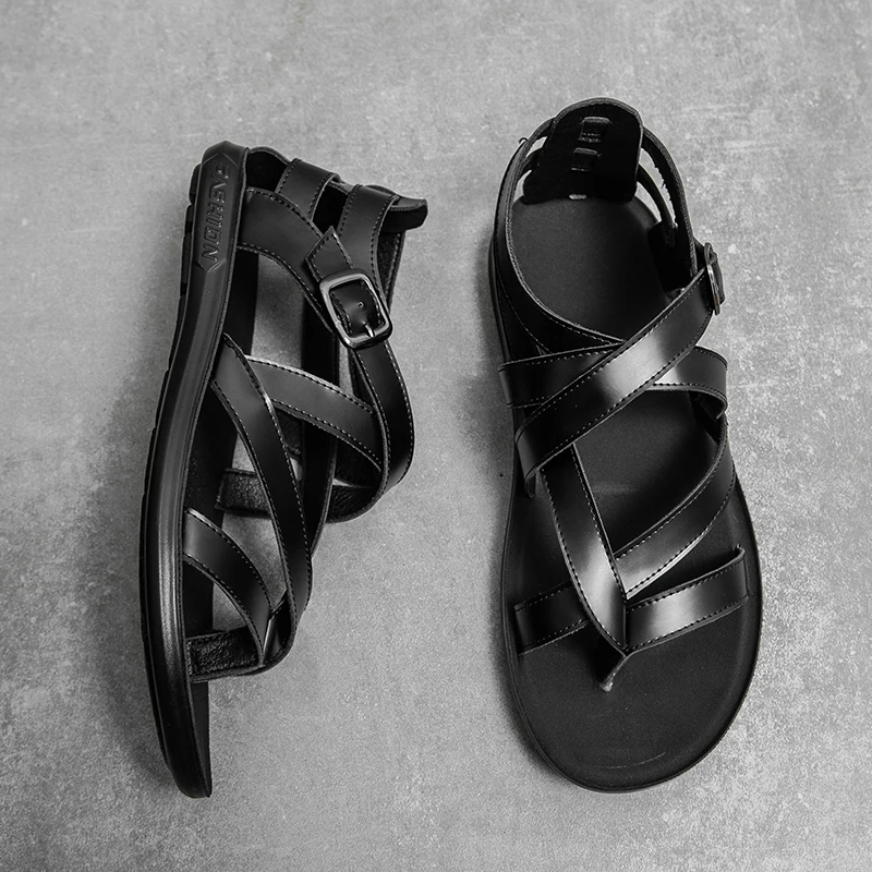 Summer Men Fashion Beach Shoes Black and White Flat Heels High Quality Outdoor Sandals Classic Fashion Versatile Men Sandals