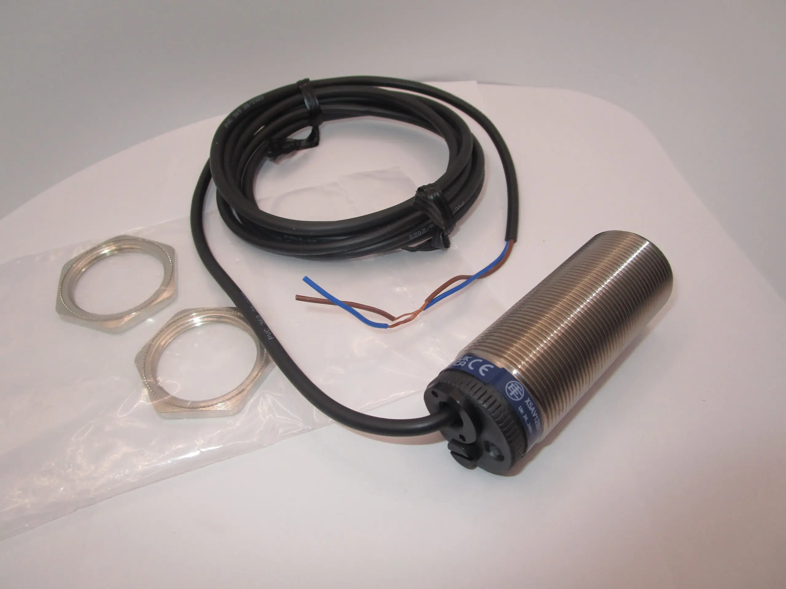 XSA-V12801 XSAV12801 Inductive rotation sensor, XSAV, M30, Sn 10 mm, cable 2 m, 120...3000 c/min, 24...240 VAC/DC, rotation moni