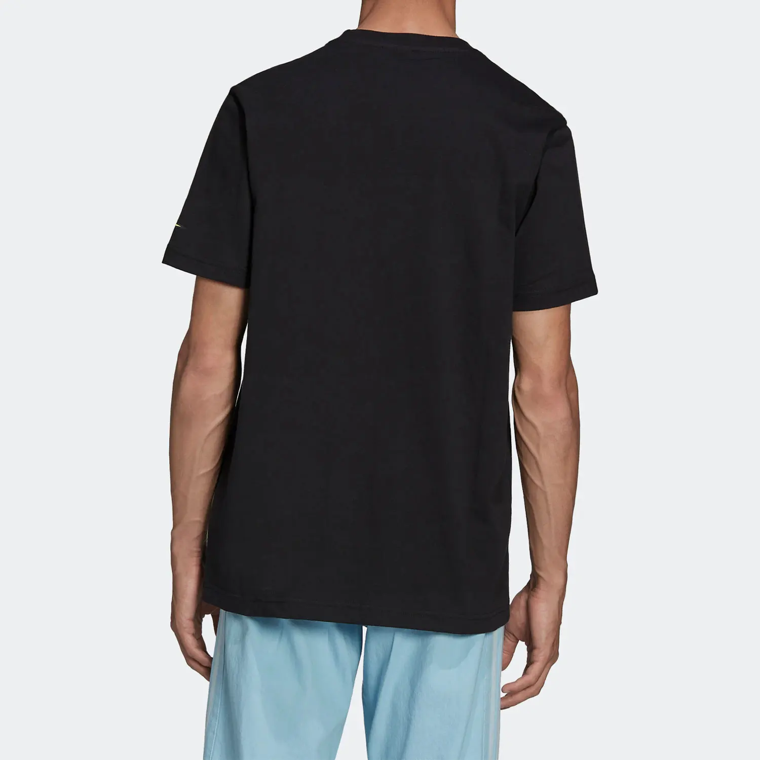 เสื้อยืดกีฬาผู้ชาย Adidas ของแท้ ลายสามแถบ คอกลม ระบายอากาศดี รุ่น HC9457