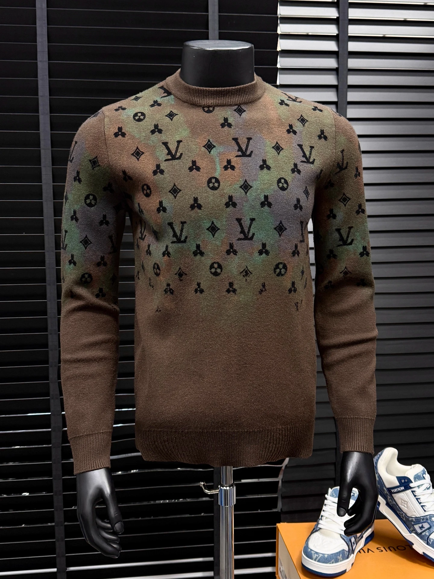 

Men's round Ne Knitted Sweater Thi Woolen Winter Faion Ci Sle Slim Fit High End Camere Geometric Patterned
