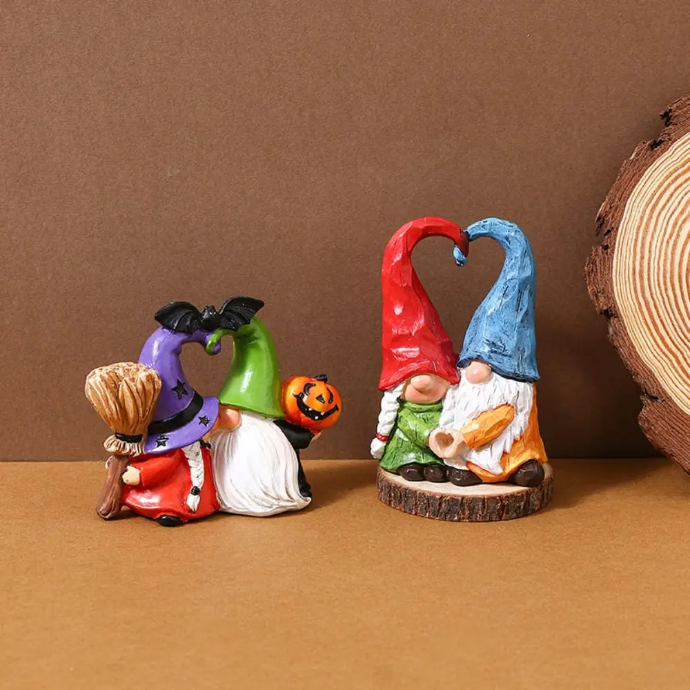 Coppia in resina Ornamenti nani Figurina nana di zucca da collezione fatta a mano Dolce amore Artigianato Statuette a forma di cuore di spirito nano
