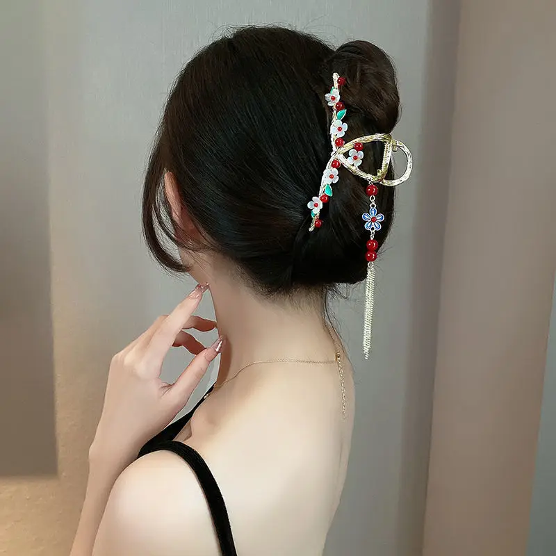 Chinese Style Hair Claws Palace Alloy Hairpin Camellia Hairgrips Green Tassel Crab Clip Headwear Personality Hair Accessories