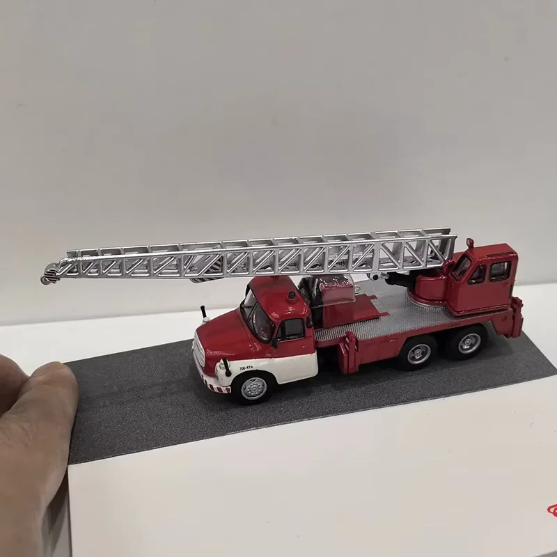 Schuco 1:87 Skala HO TATRA T148 KRANWAGEN Metalowy Model Samochodu Symulacyjny Statyczny Kolekcjonerski Dekoracyjny Prezent Pamiątkowy na Święta