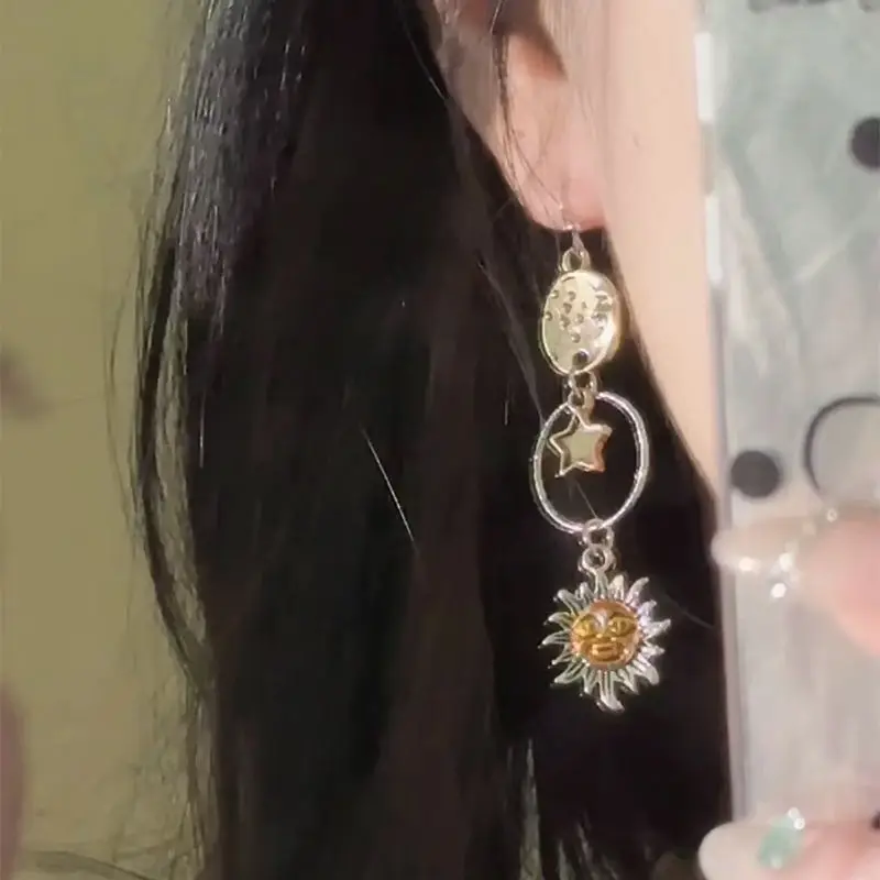 خمر غير المتكافئة نجمة الشمس القمر إسقاط أقراط للنساء شخصية العتيقة النحاس اللون هوب القرط مجوهرات اكسسوارات #5