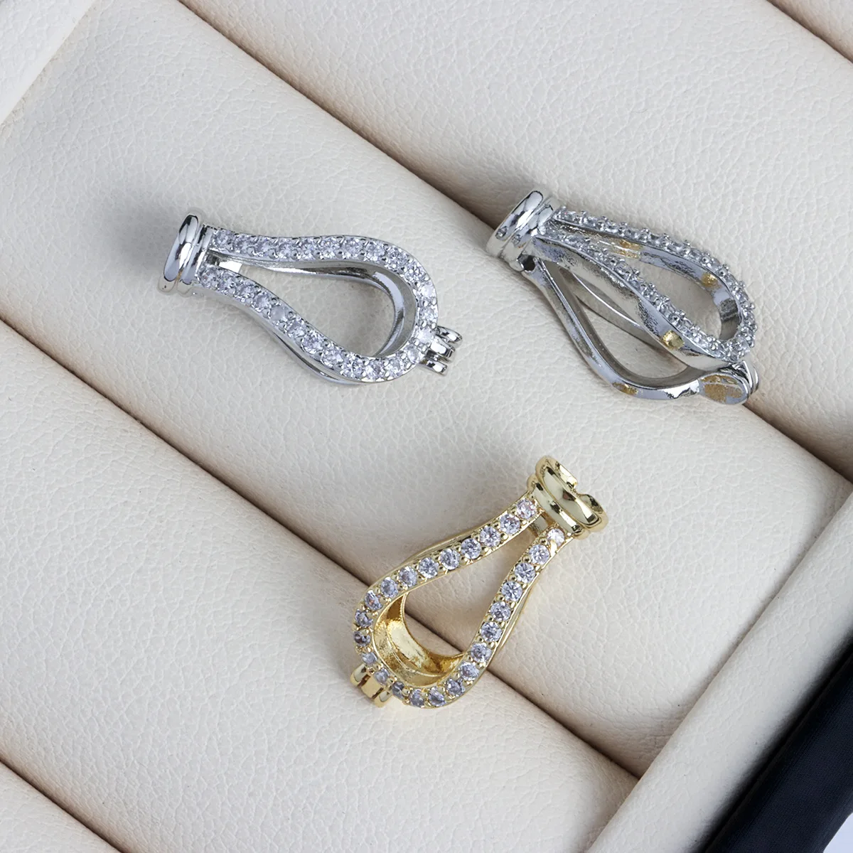 1 قطعة النحاس مطلية بالذهب الزركون Y على شكل سترة سلسلة كليب اللؤلؤ قلادة سوار كليب Diy بها بنفسك مجوهرات اكسسوارات المواد