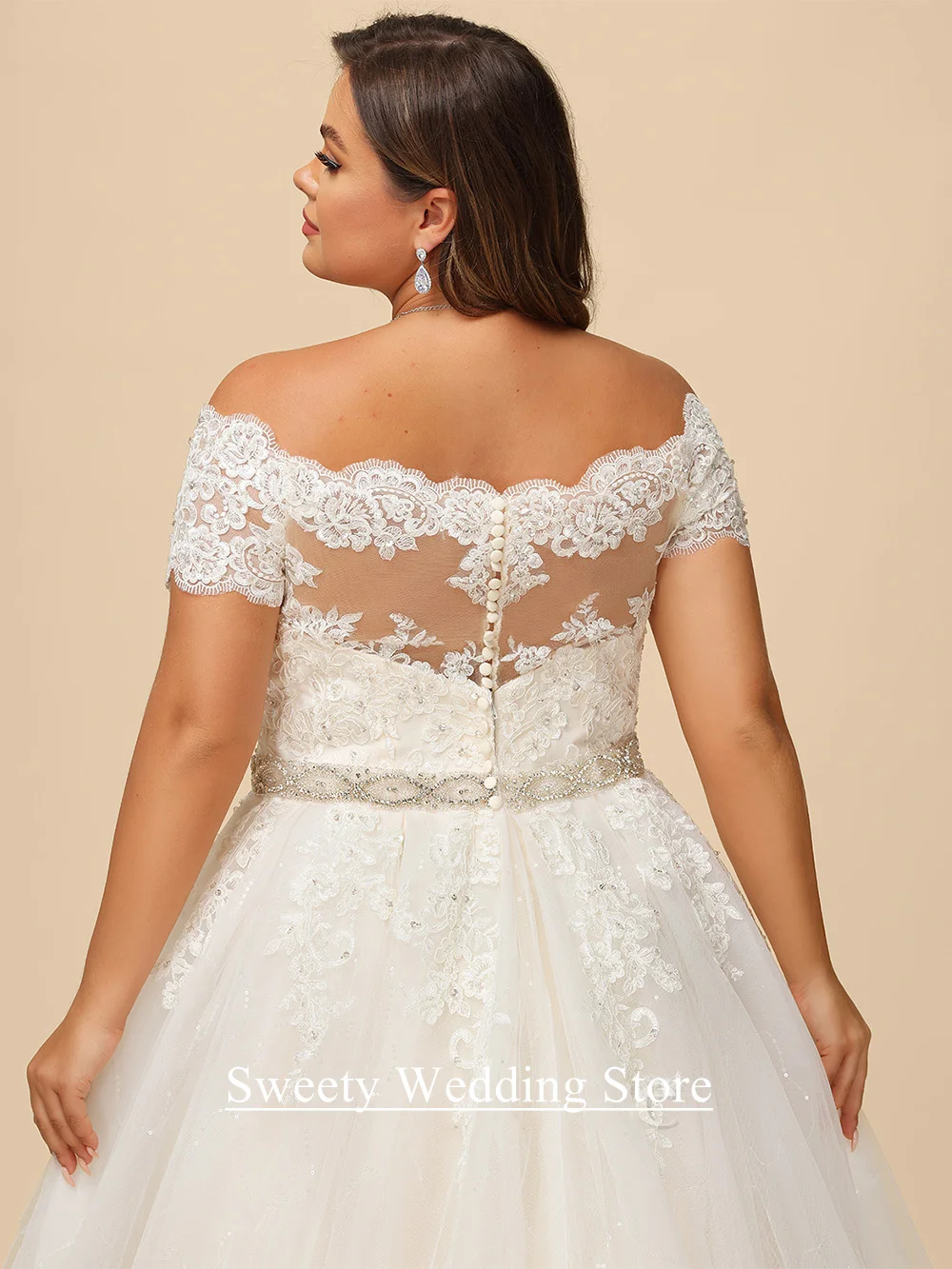 بالاضافة الى حجم فستان الزفاف مخصص قبالة الكتف الديكور مطرزة زين الوهم عودة زيبر أزرار بريق ثوب الزفاف