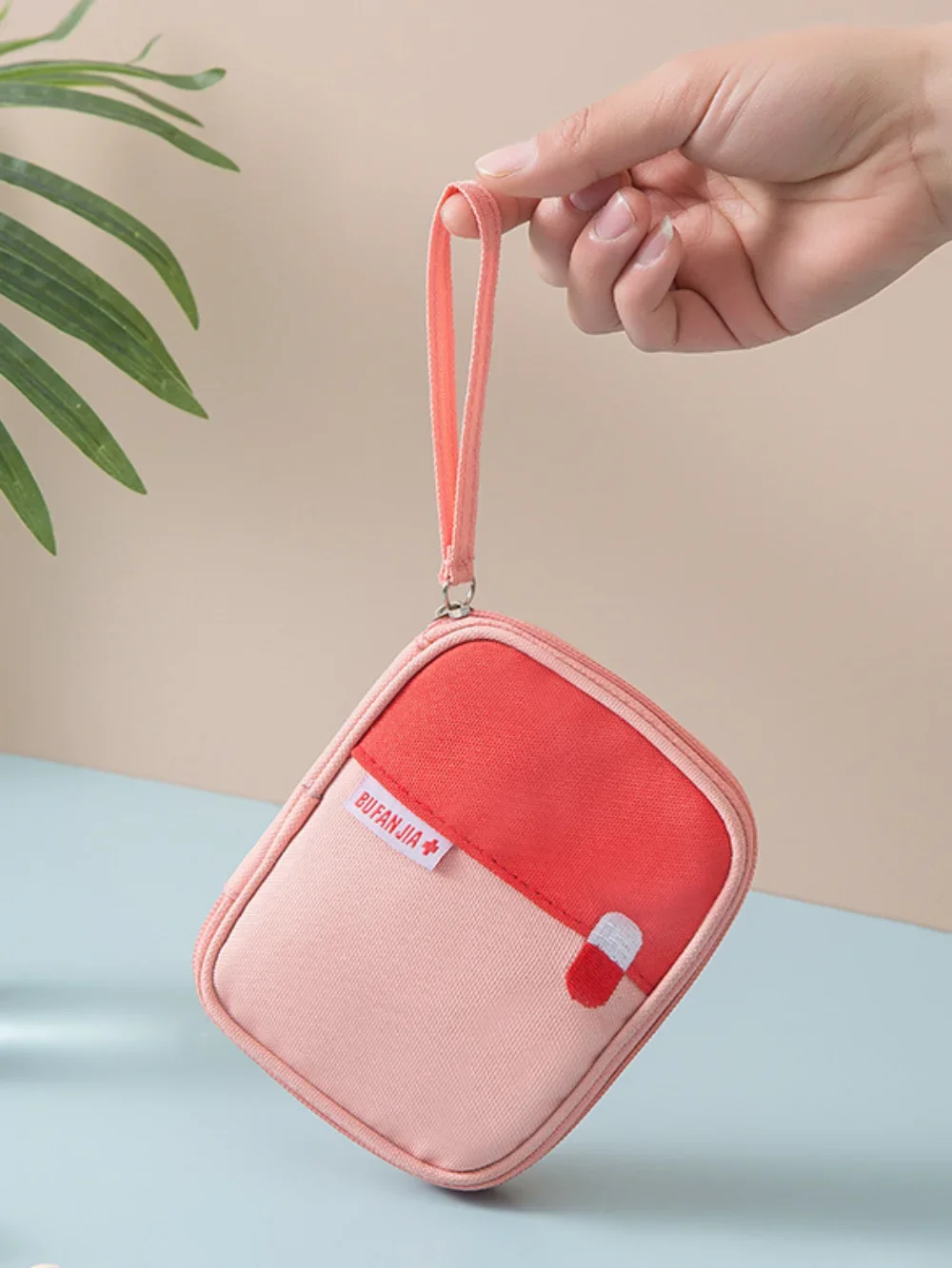 Travel First Aid Kit Medicine Bags Organizer Mini Portable Medicine Storage Bag Outdoor Emergency Survival Bag Pill Case