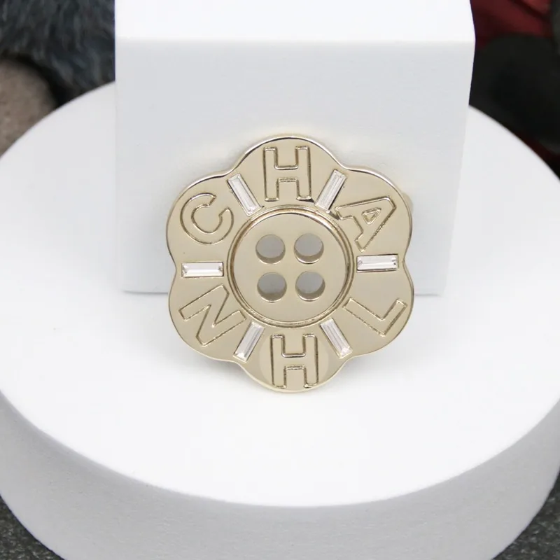 

Новая 25K полая модная темпераментная универсальная цветочная креативная брошь для женщин