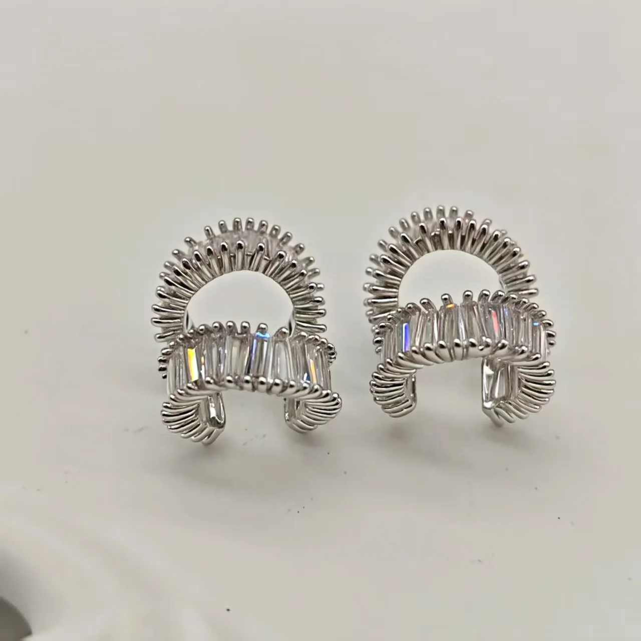 

Small and unique V-shaped design with white crystal and silver ear bone clip