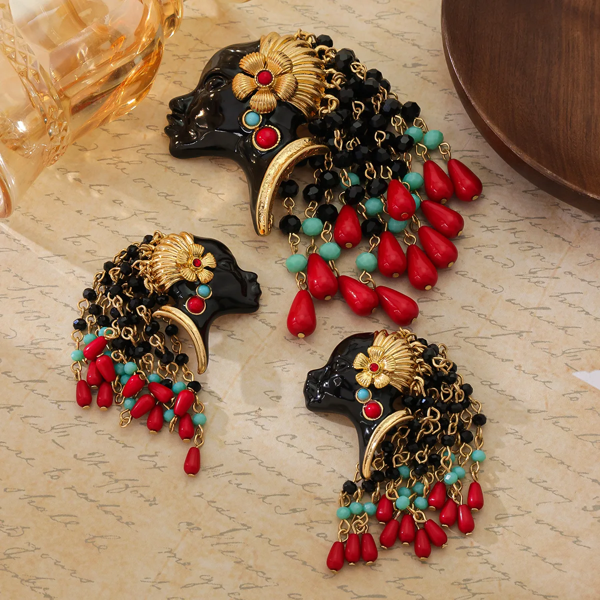 Bohemian Tassel Ear Cuff Brooch Gold Plated Black Base Red Turquoise Beads Fringe Women Fashion Personality Ethnic Jewelry