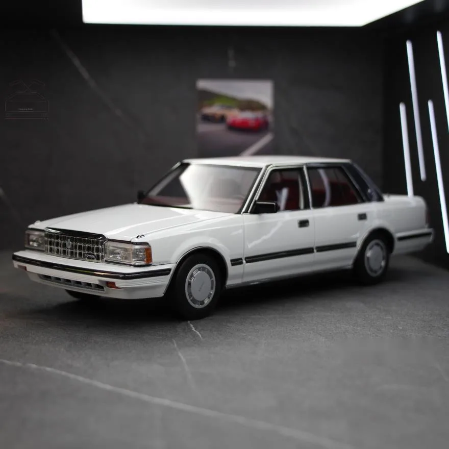 

1/18 New Arrival Special Price Diecast Metal Japanese Classic Crown MS122 Car Model Furniture Display Collection Toys Children