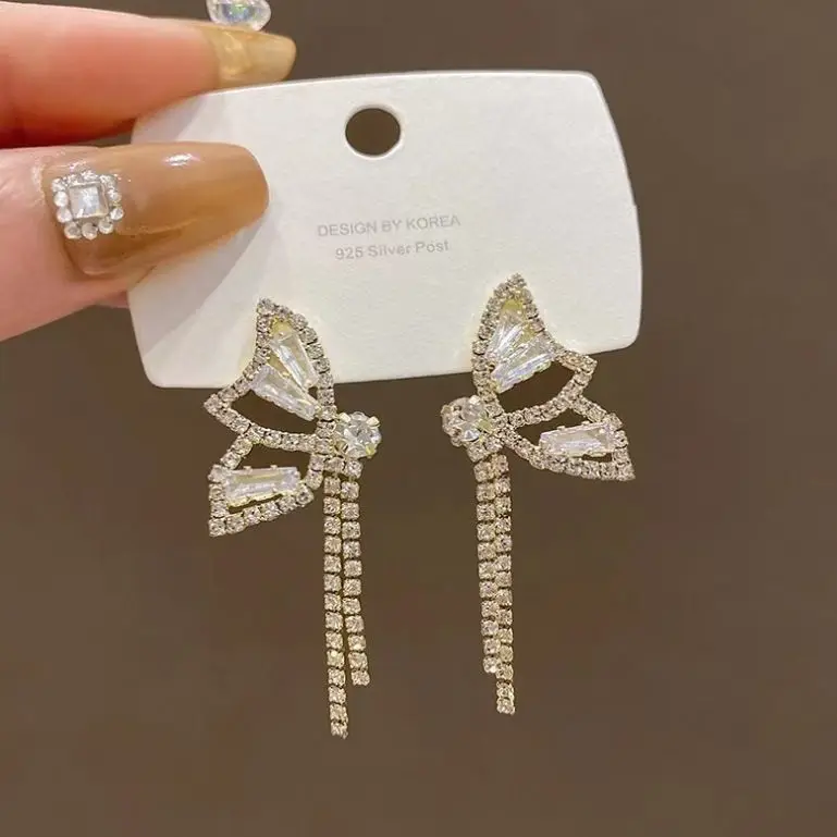 Pendientes colgantes con diamantes de imitación y lazo para mujer y niña, aretes largos con borlas y perlas, joyería coreana elegante para fiesta de bodas