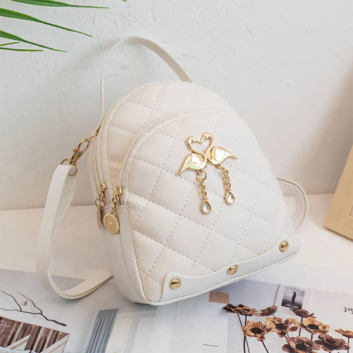 حقيبة ظهر صغيرة للنساء لطيف بجعة معلقة التطريز حقيبة ظهر صغيرة محفظة الفتيات حقيبة الكتب الجلدية السيدات حقيبة الحقائب