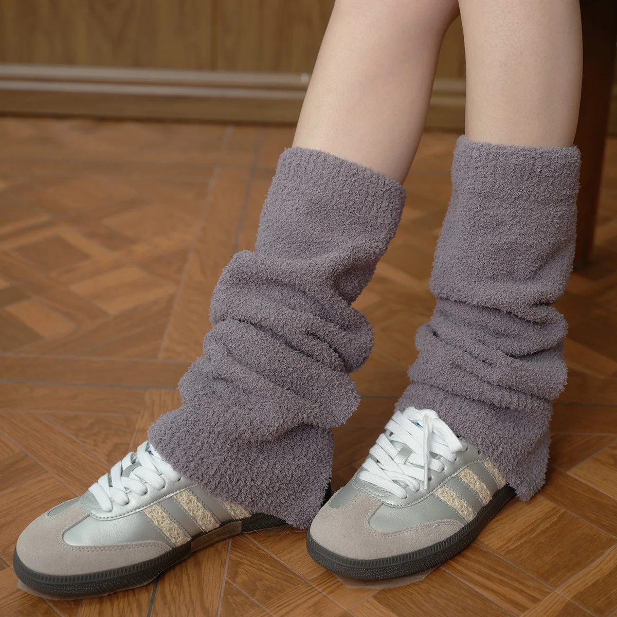 ถุงเท้าถักนิตติ้งเนื้อนุ่มสำหรับผู้หญิง รุ่น A-Class ปลายผ่าเป็นชั้น ขนฟู ครึ่งขนแกะ【สไตล์ Y2K ชุดฤดูใบไม้ร่วง ถุงเท้าแบบซ้อน】