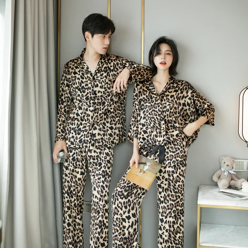 같은 스타일 남성 여성 레오파드 잠옷 옷깃 잠옷 연인 홈 의류 Nightwear 셔츠 바지 아이스 실크 커플 2Pcs  Best5