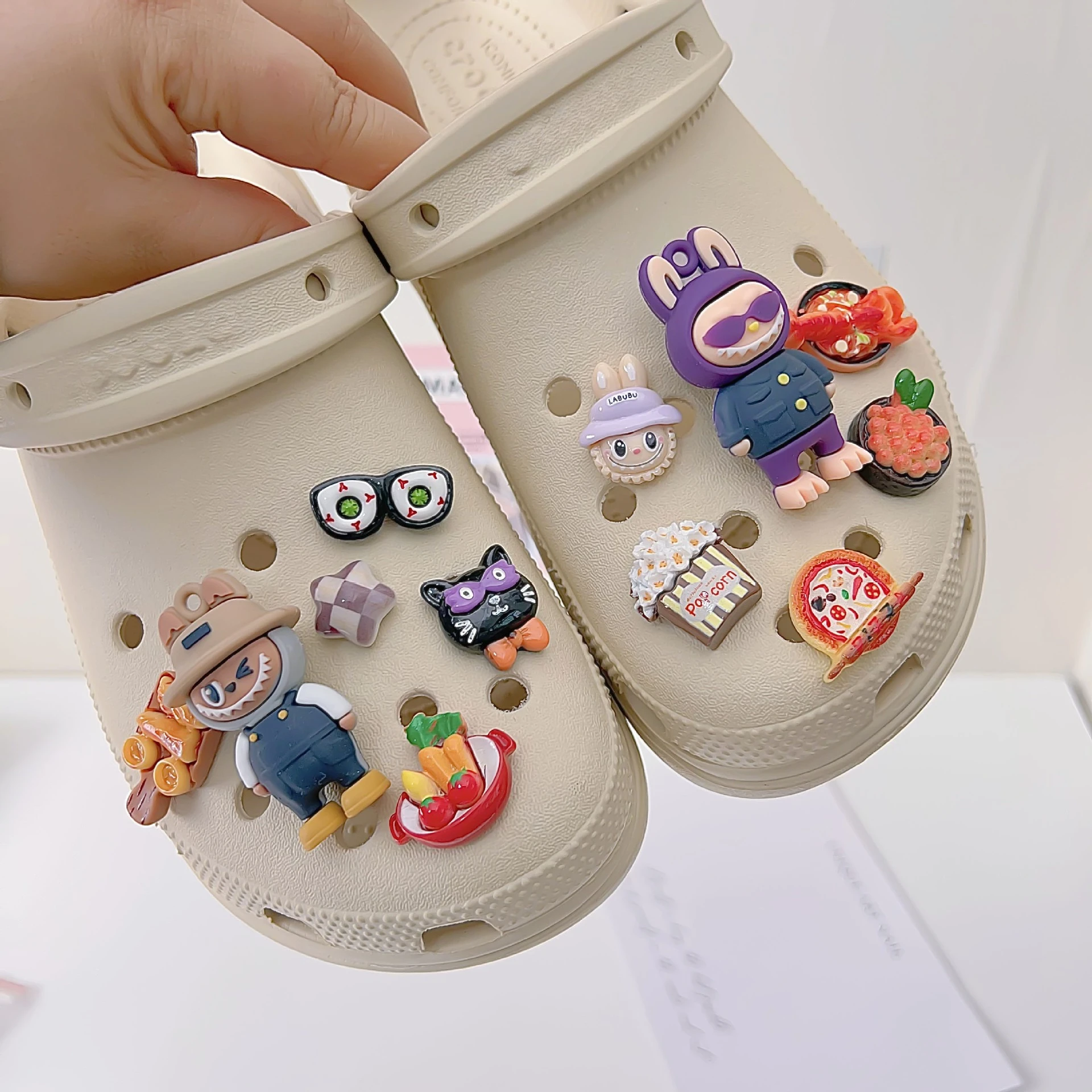 Accessoires de chaussures à trous, décorations florales de chaussures, décorations de chaussures tridimensionnelles transparentes et mignonnes de dessin animé, nouvelle collection, offre spéciale