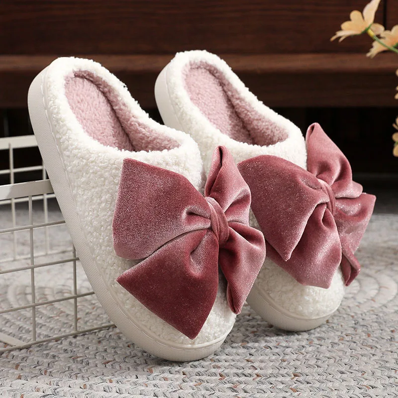 

Зимние домашние тапочки из кораллового флиса, женские красные бархатные домашние хлопковые туфли с бантом, большие размеры, мягкие утолщенные теплые плюшевые тапочки на плоской подошве