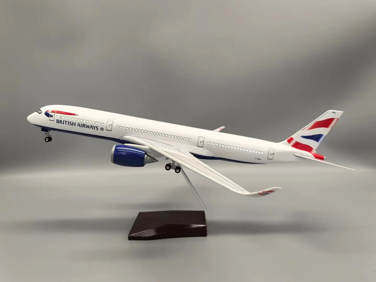 1/130 Scale 43CM Airplane Airbus A350 Aircraft BRITISH AIRWAYS Airlines Model Light Wheel Diecast Resin Plane Collection Display