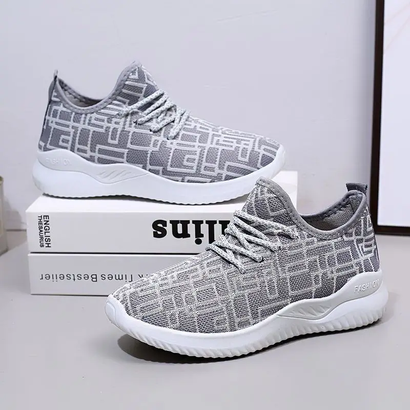 

New Men's and Women's Fashion Shoes Soft Soles Light Breathable Unisex Shoes Zapatillas De Mujer Hot Selling