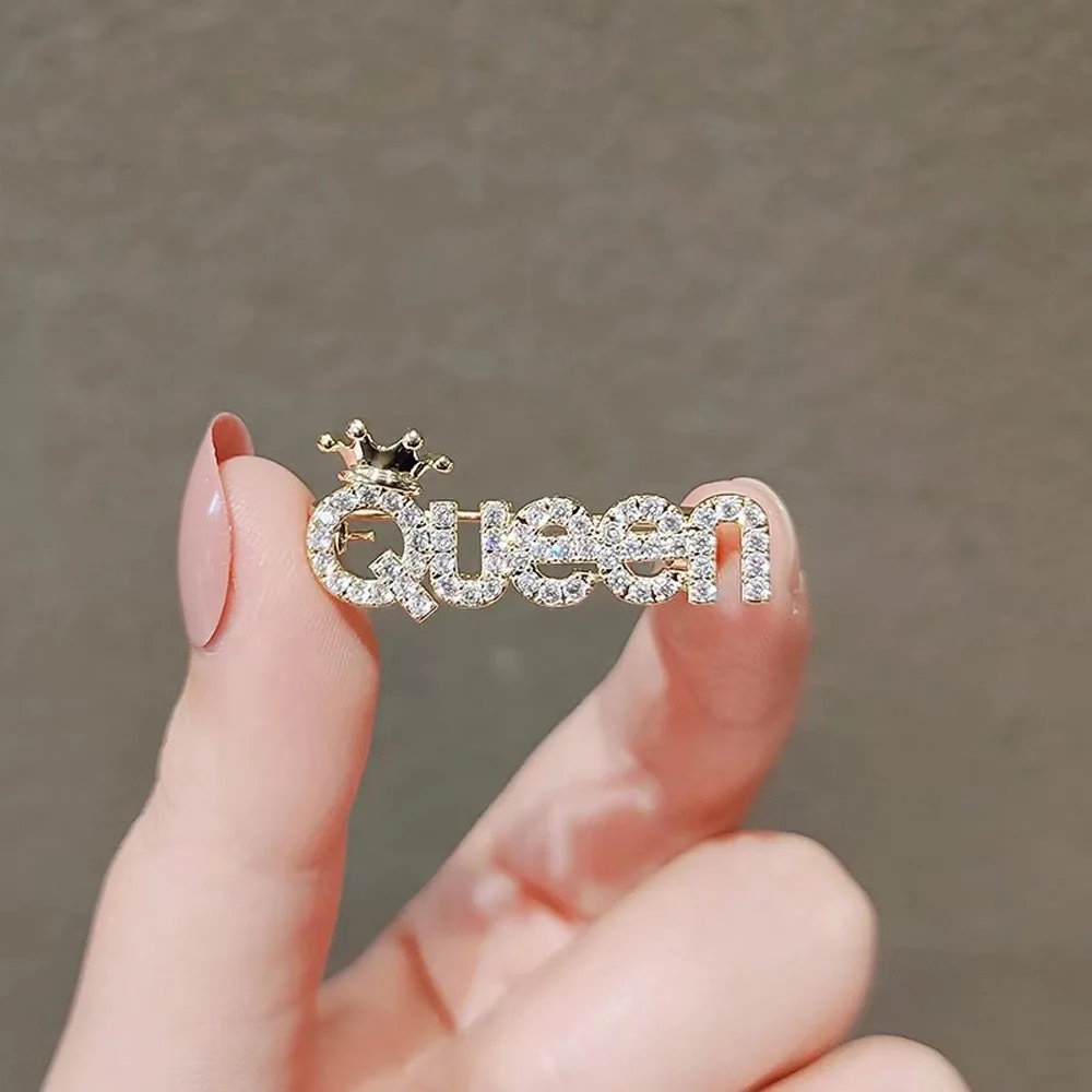 Cute Rhinestone Queen Brooches For Women Girls Kids Crown Letters CZ Crystal Party Label Pins Trendy Buckle 2024 Jewelry Gifts