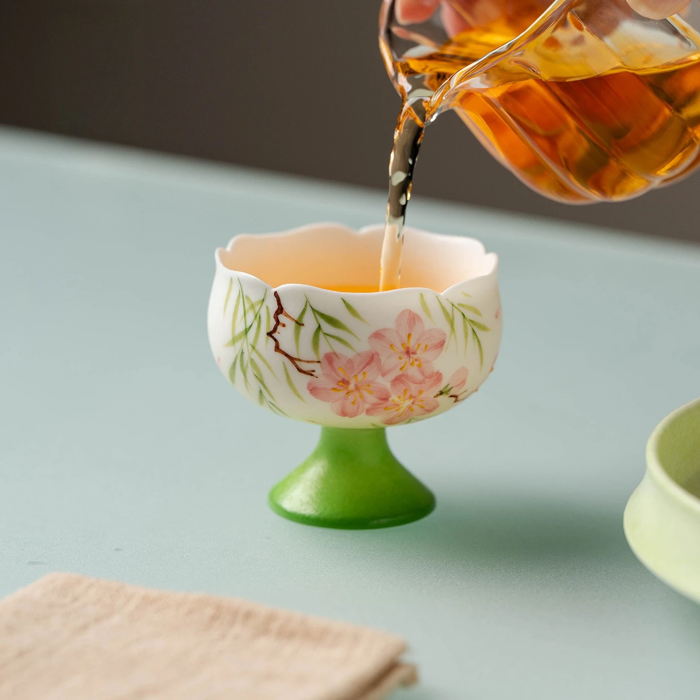 Handmade Swallow Tall Stem Master Tea Cup Ceramic Floral Personal Tasting Cup Kung Fu Tea Set Home Office Gift Box