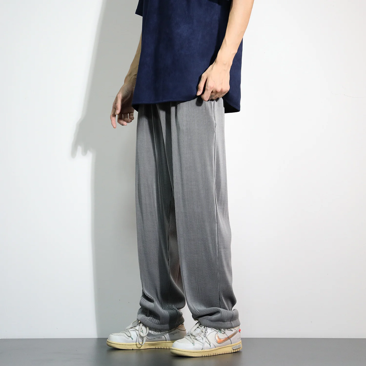 

Summer Ice Silk Loose Fit Casual Pants Men's INS Stripe Slim Straight Loose Sport Long Trousers Faionable Youth Active Sle