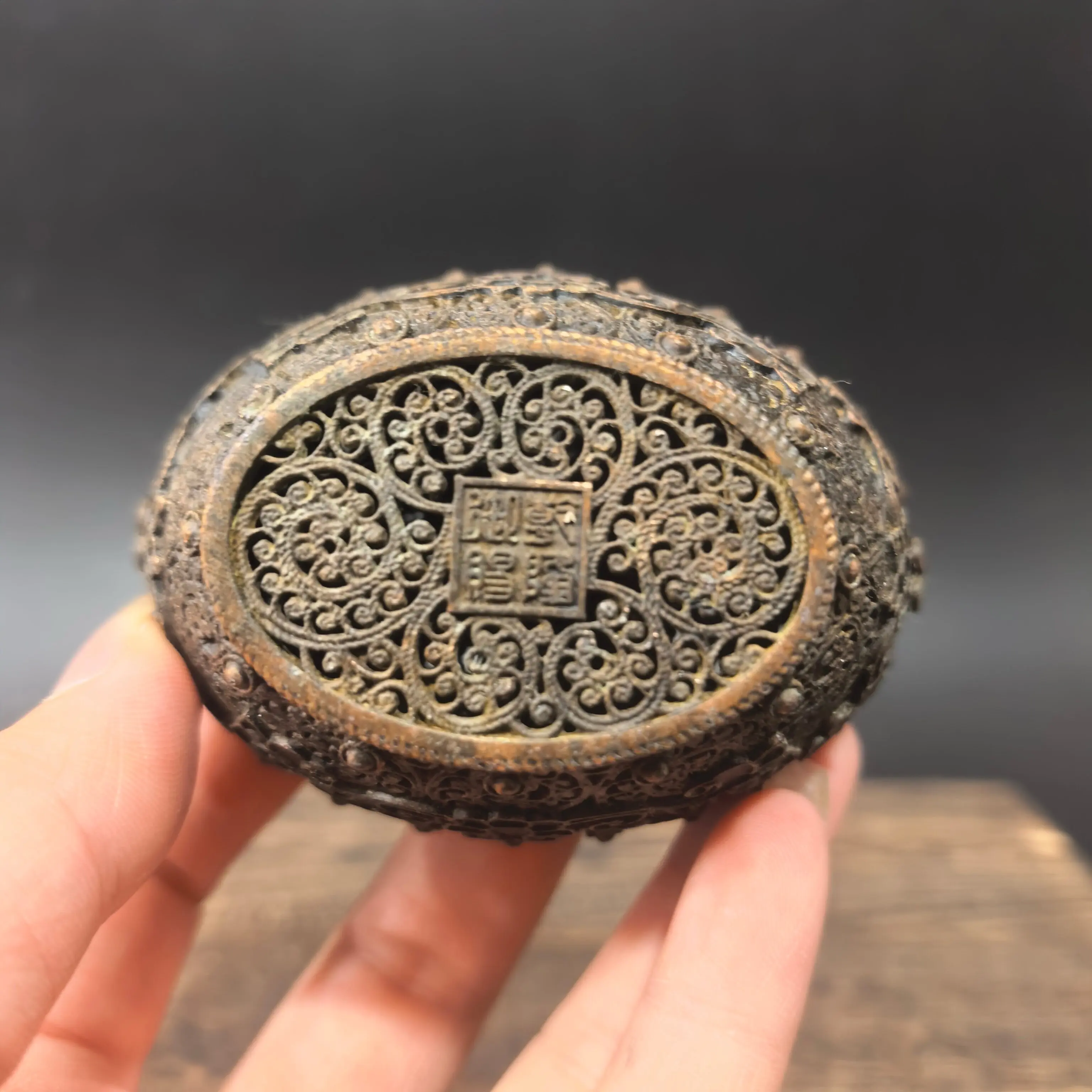 Antique alloy copper Fuzi ingot hollow ingot ornament relief pattern Ruyi pattern tea table desktop ornament